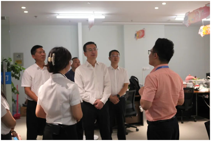 温州市科技局党委书记张崇波等一行莅临温州励臣科技参观指导工作